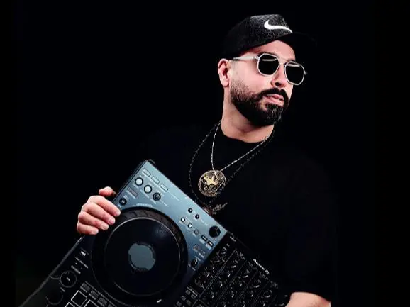 دی‌جی و تهیه‌کننده موسیقی DJ MOKO